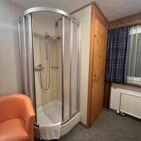 Casa de hóspedes Romantic With Private Bathroom